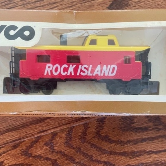 Tyco Rock Island 8 Wheel Caboose HO Scale Train Car Vintage 327-10 - Picture 2 of 8